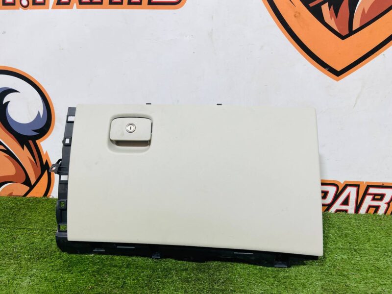 LR112508 Glove compartment Range Rover Velar L560 (2018-) Used cost 90 € in stock 4 pcs.