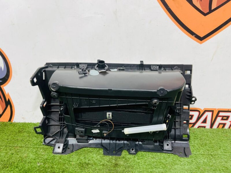 LR112508 Glove compartment Range Rover Velar L560 (2018-) Used cost 90 € in stock 4 pcs.