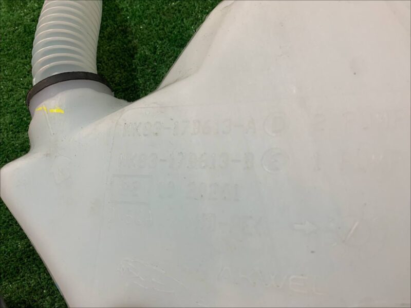 LR157847 Windscreen washer reservoir Range Rover Velar L560 (2018-) Used cost 85 € in stock 4 pcs.