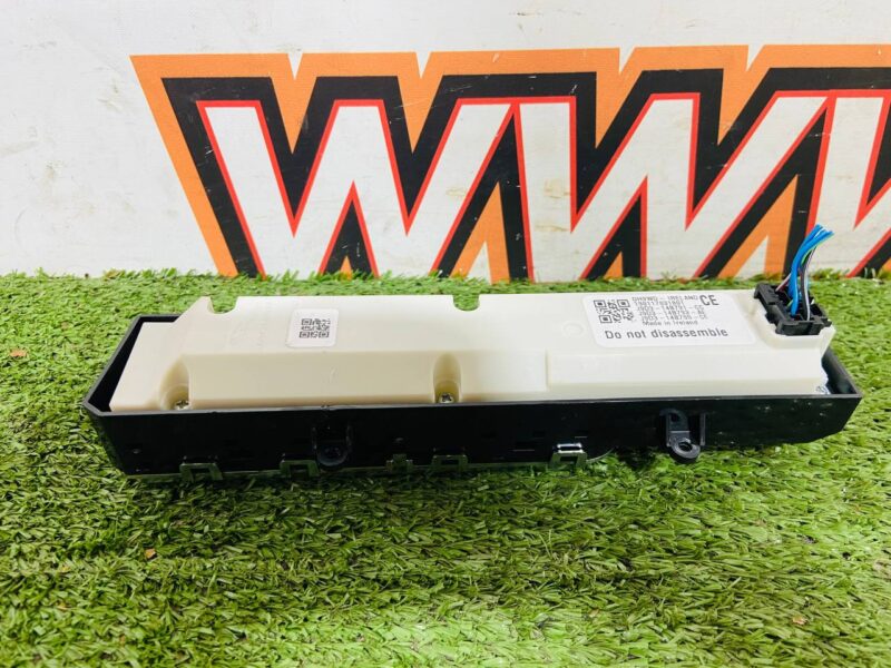 T4K10107 Jaguar I-Pace X590 (2018-) Suspension Switch Block Used cost 135 € in stock 1 pcs.