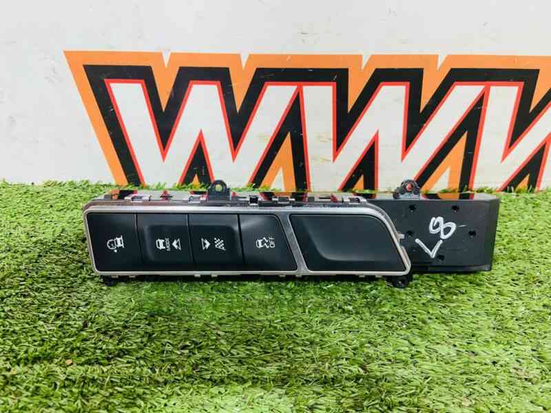 T4K10107 Jaguar I-Pace X590 (2018-) Suspension Switch Block Used cost 135 € in stock 1 pcs.