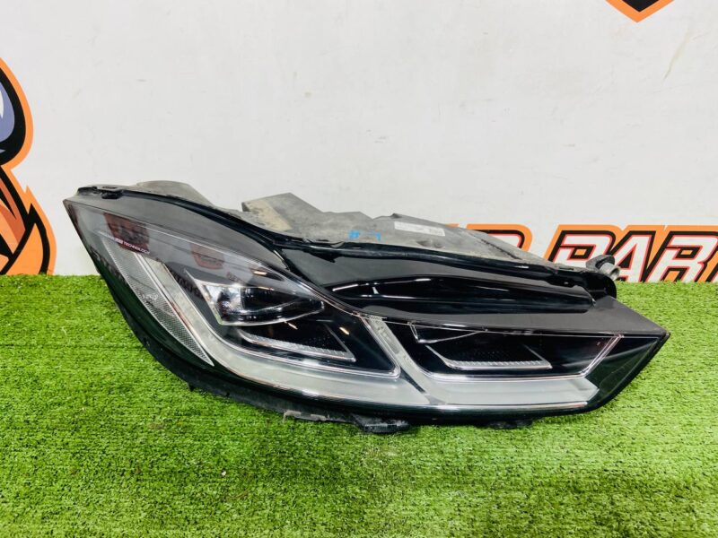 T4K11262 Right LED headlight Jaguar I-Pace X590 (2018-) Used cost 1 150 € in stock 1 pcs.