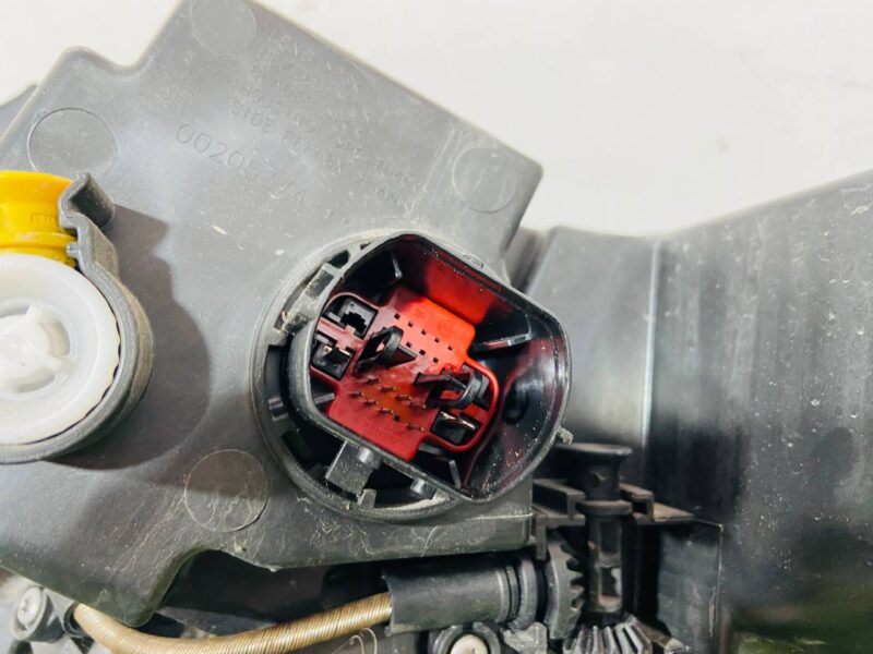 T4K11262 Right LED headlight Jaguar I-Pace X590 (2018-) Used cost 1 150 € in stock 1 pcs.