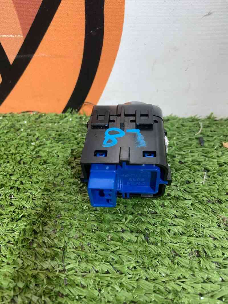 T4K1135 Start/stop button Jaguar I-Pace X590 (2018-) Used cost 60 € in stock 3 pcs.