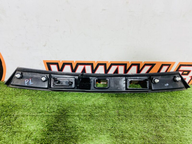 T4K11997 Trunk lid molding Jaguar I-Pace X590 (2018-) Used cost 50 € in stock 1 pcs.