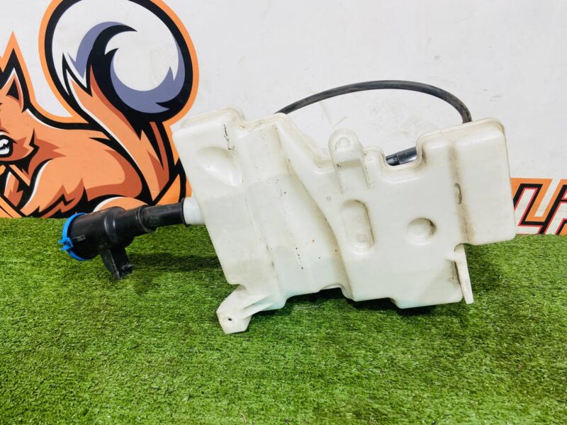 T4K1242 Jaguar I-Pace Windscreen Washer Reservoir (2018-) Used cost 70 € in stock 4 pcs.