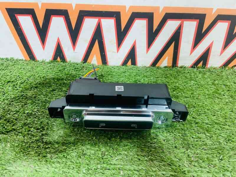 T4K13684 Rear Seat Switch Block Jaguar I-Pace X590 (2018-) Used cost 135 € in stock 1 pcs.