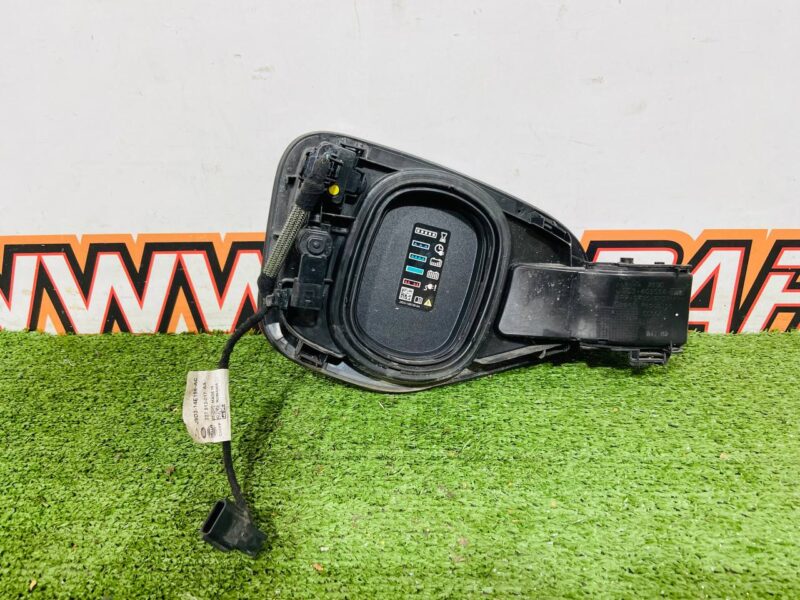 T4K14255 Charging channel housing Jaguar I-Pace X590 (2018-) USED cost 70 € in stock 3 pcs.