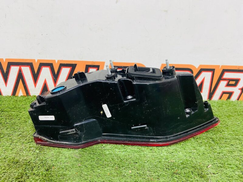 T4K16648 Jaguar I-Pace (2018-) rear right tail light used cost 200 € in stock 4 pcs.