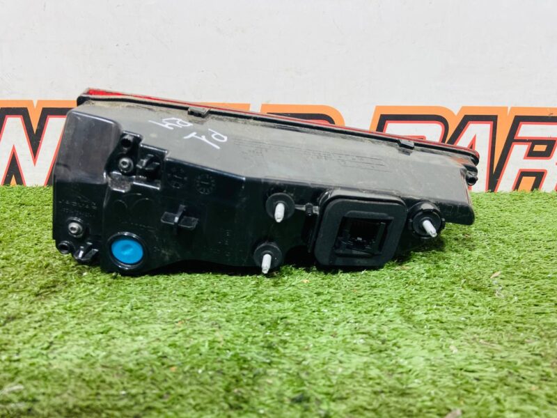 T4K16648 Jaguar I-Pace (2018-) rear right tail light used cost 200 € in stock 4 pcs.
