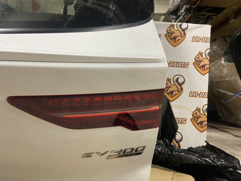 T4K16648 Jaguar I-Pace (2018-) rear right tail light used cost 200 € in stock 4 pcs.
