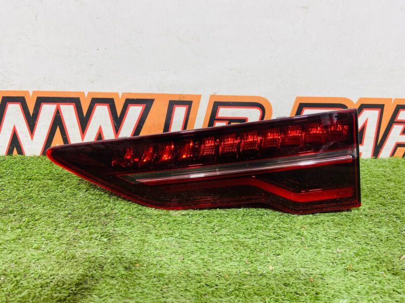 T4K16648 Jaguar I-Pace (2018-) rear right tail light used cost 200 € in stock 4 pcs.