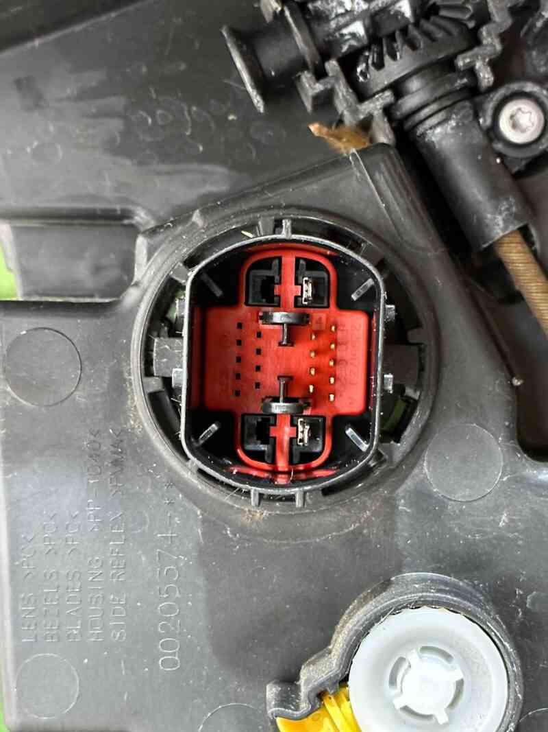 T4K18369 Headlight right Jaguar I-Pace X590 (2018-) Used cost 1 200 € in stock 1 pcs.