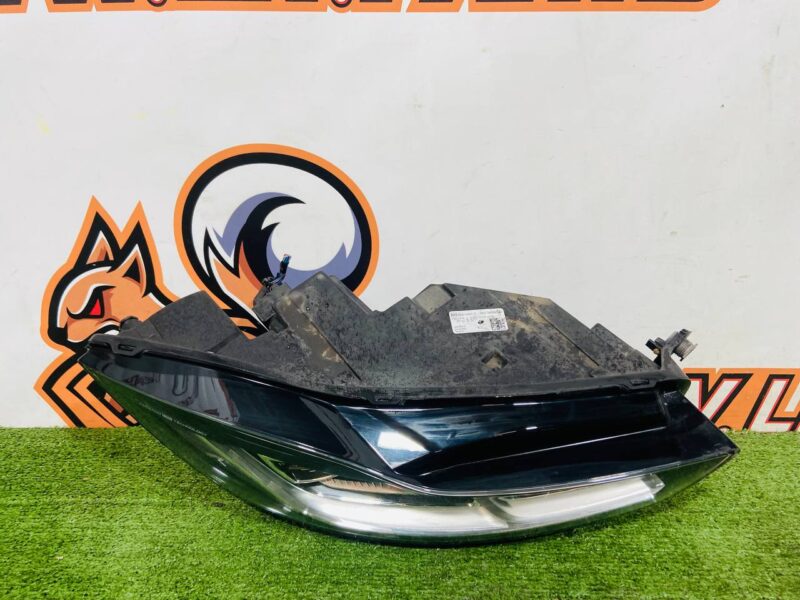 T4K18369 Headlight right Jaguar I-Pace X590 (2018-) Used cost 1 200 € in stock 1 pcs.