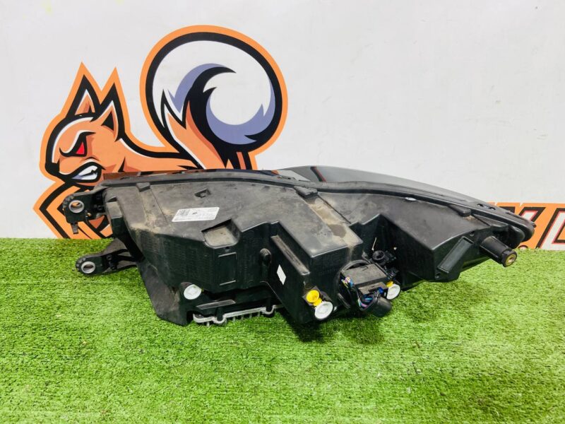 T4K18369 Headlight right Jaguar I-Pace X590 (2018-) Used cost 1 200 € in stock 1 pcs.
