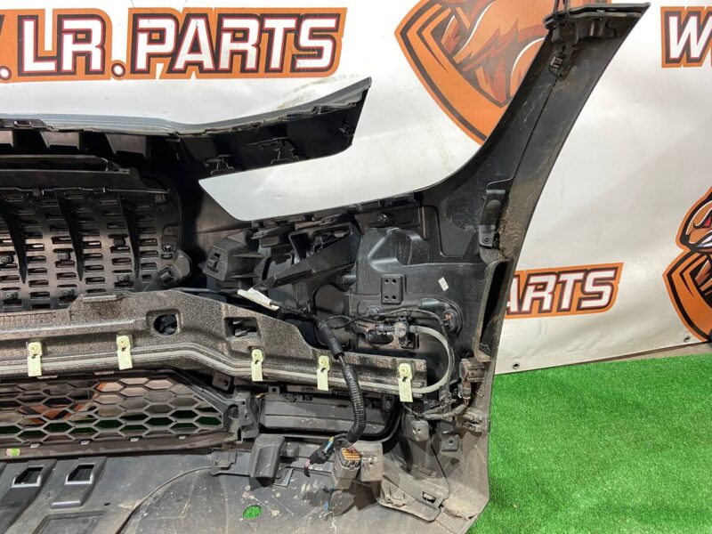 T4K5982LML Front bumper assembly 6 sensors Jaguar I-Pace X590 (2018-) Used - Image 19