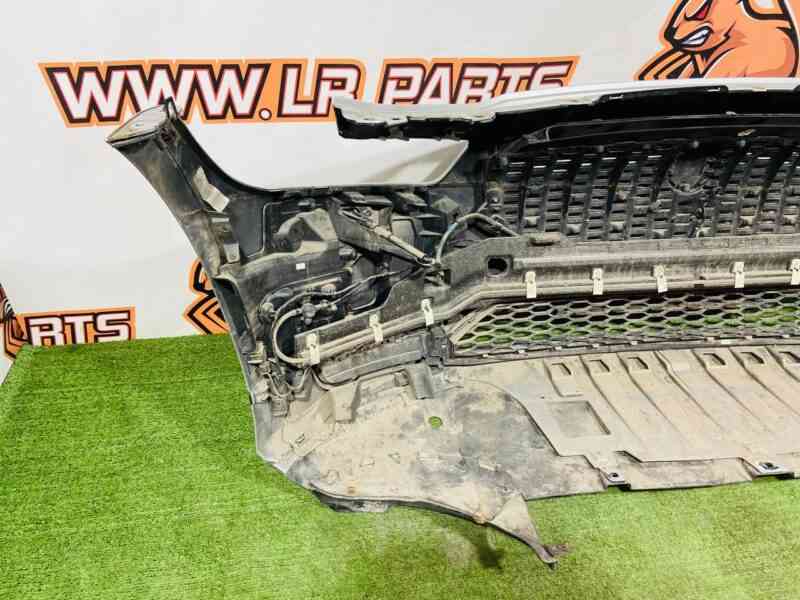 T4K5982LML Front bumper assembly 6 sensors Jaguar I-Pace X590 (2018-) Used - Image 32