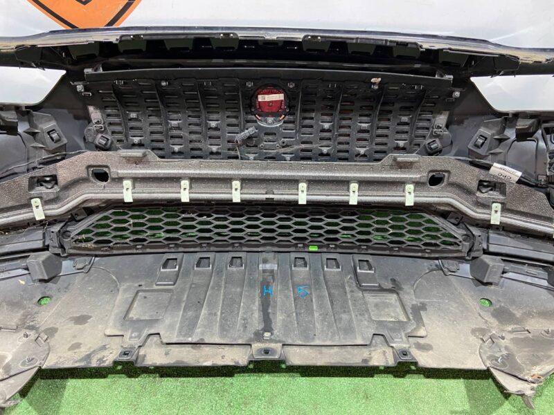 T4K5982LML Front bumper assembly 6 sensors Jaguar I-Pace X590 (2018-) Used cost 2 600 € in stock 2 pcs.