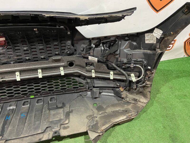 T4K5982LML Front bumper assembly 6 sensors Jaguar I-Pace X590 (2018-) Used cost 2 600 € in stock 2 pcs.