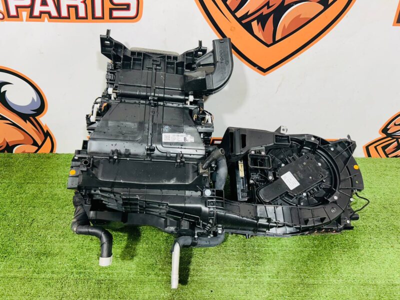 T4K6077 Heater (stove) assembly Jaguar I-Pace X590 (2018-) Used cost 200 € in stock 5 pcs.