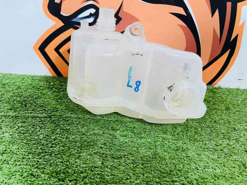 T4K9049 Expansion tank Jaguar I-Pace (2018-) Used cost 60 € in stock 5 pcs.