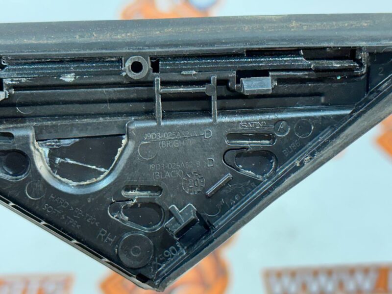 T4K9222 Corner of the front right door pillar Jaguar I-Pace X590 (2018-) Used cost 100 € in stock 1 pcs.