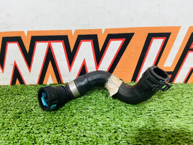 T4K9564 Expansion tank hose Jaguar I-Pace X590 (2018-) Used cost 35 € in stock 1 pcs.