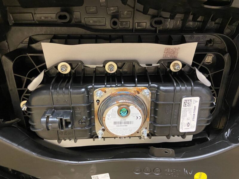 T4K9576PVJ Front panel (dashboard) complete Jaguar I-Pace X590 (2018-) Used cost 600 € in stock 1 pcs.
