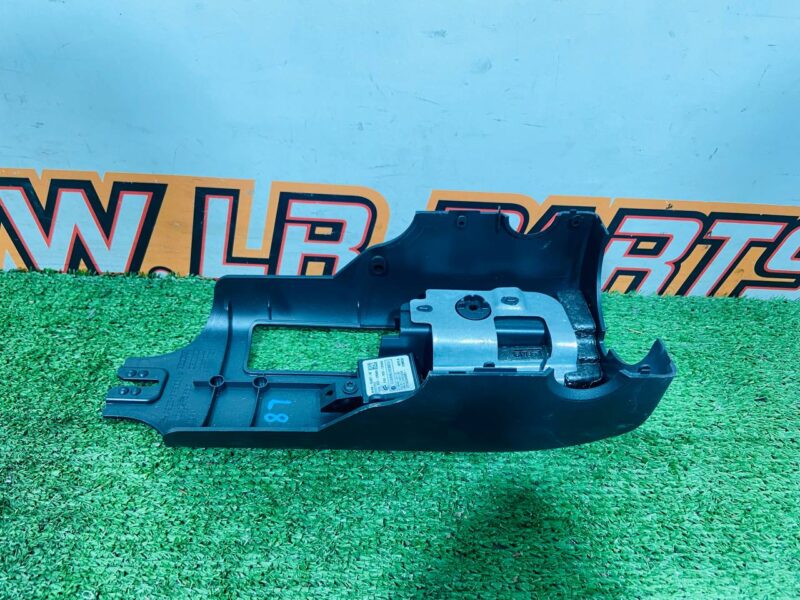 T4K9642 Lower steering column cover Jaguar I-Pace X590 (2018-) Used cost 40 € in stock 1 pcs.