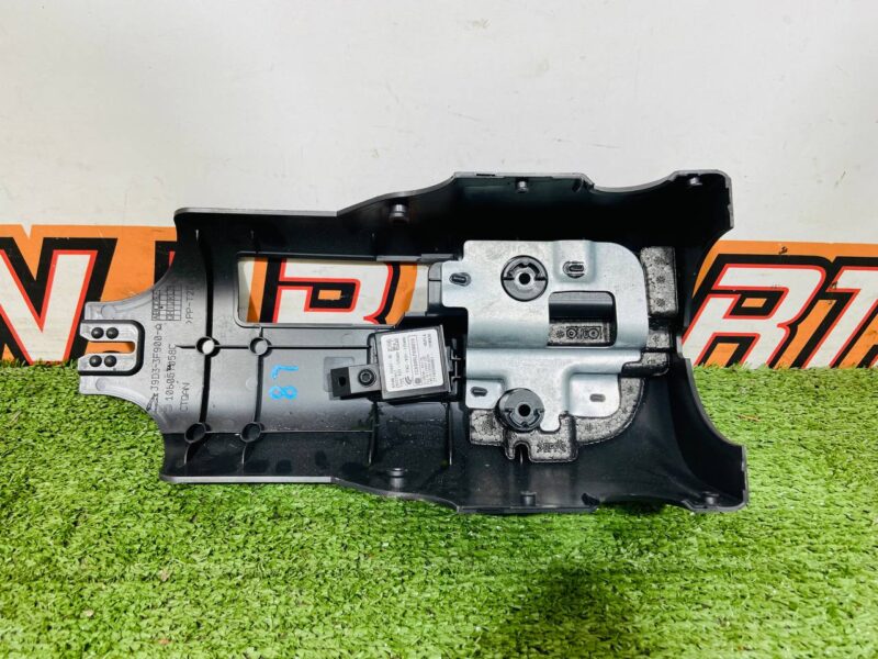 T4K9642 Lower steering column cover Jaguar I-Pace X590 (2018-) Used cost 40 € in stock 1 pcs.