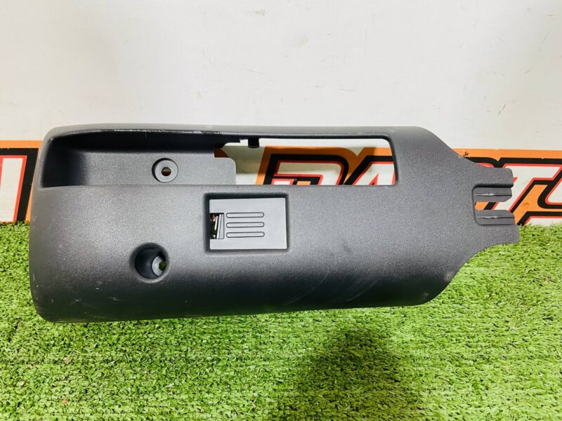 T4K9642 Lower steering column cover Jaguar I-Pace X590 (2018-) Used cost 40 € in stock 1 pcs.