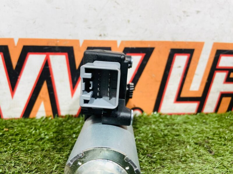 CPLA53505AC Range Rover Sport L494 Sunroof Motor (2014-2022) Used cost  € in stock 2 pcs.