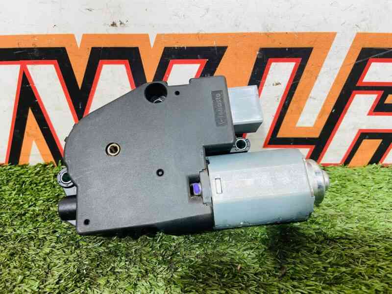CPLA53505AC Range Rover Sport L494 Sunroof Motor (2014-2022) Used cost  € in stock 2 pcs.