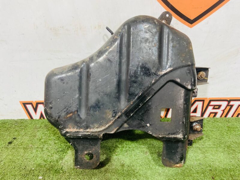 FPLA5J236AB Adblue Urea Tank Guard Land Rover Discovery 5 L462 (2017-) Used cost  € in stock 3 pcs.