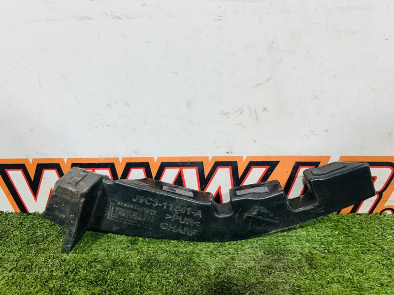 J9C12095 Insulating pad right Jaguar E-Pace X540 (2017-) Used cost  € in stock 1 pcs.