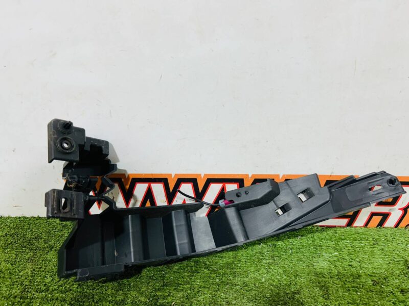 J9C24824 Rear bumper mounting bracket right Jaguar E-Pace X540 (2017-) Used cost 20 € in stock 1 pcs.