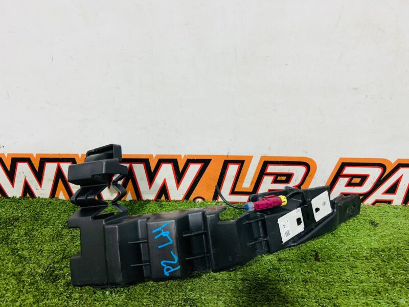 J9C24825 Rear bumper mounting bracket left Jaguar E-Pace X540 (2017-) Used cost 25 € in stock 1 pcs.