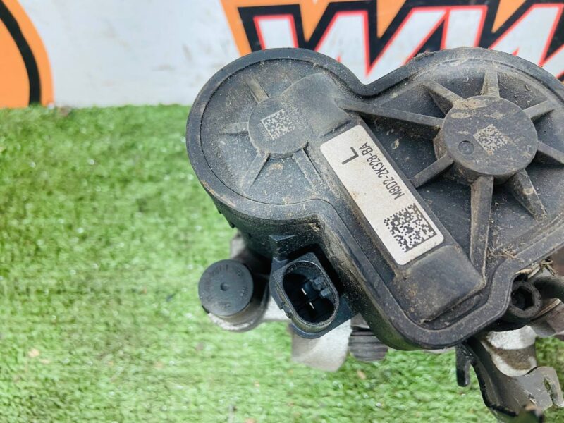 J9C25315 Rear left support Jaguar E-Pace X540 (2017-) Used cost  € in stock 2 pcs.