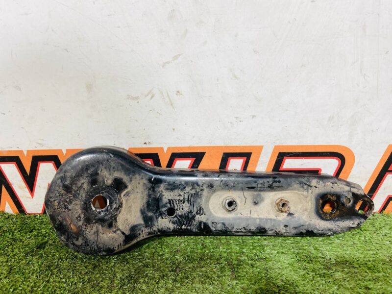 J9C28567 Rear beam bracket Jaguar E-Pace X540 (2017-) Used cost  € in stock 2 pcs.