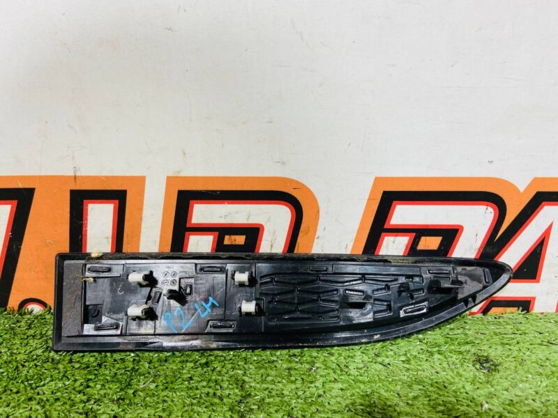 J9C28963 Front wing grille left Jaguar E-Pace X540 (2017-) Used cost  € in stock 1 pcs.