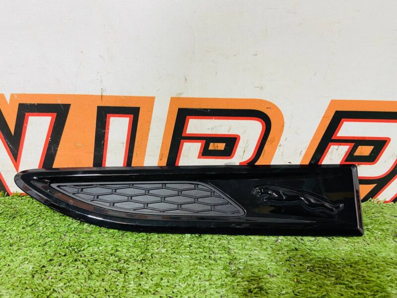 J9C28963 Front wing grille left Jaguar E-Pace X540 (2017-) Used cost  € in stock 1 pcs.
