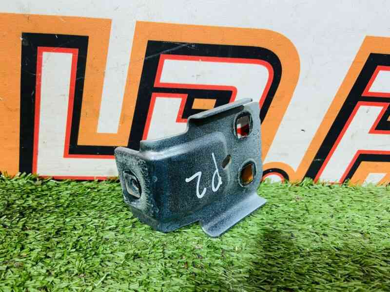 J9C2948 Jaguar E-Pace X540 (2017-) Right Wing Bracket Used cost  € in stock 1 pcs.