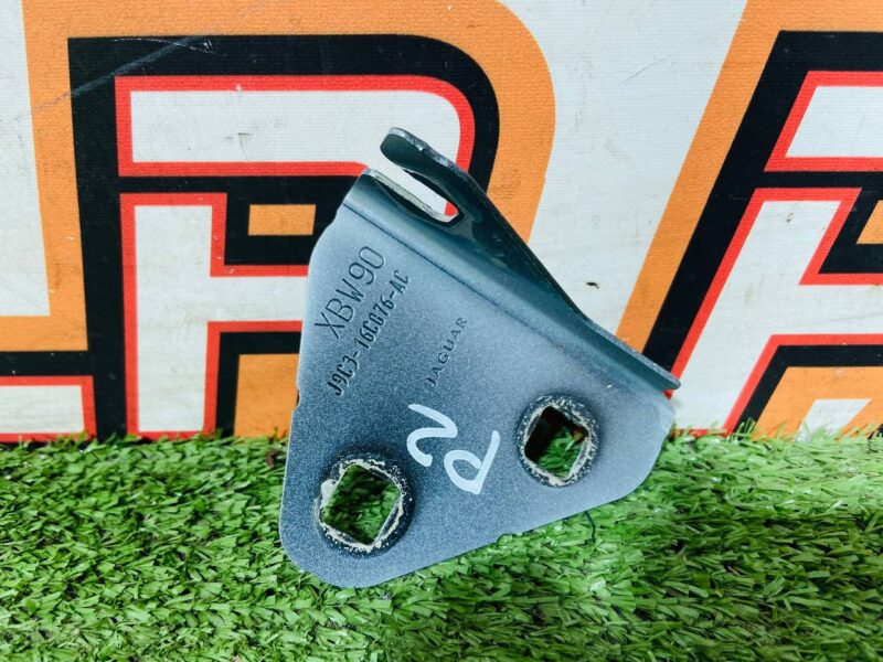 J9C2954 Jaguar E-Pace X540 (2017-) Right Wing Bracket Used cost  € in stock 1 pcs.