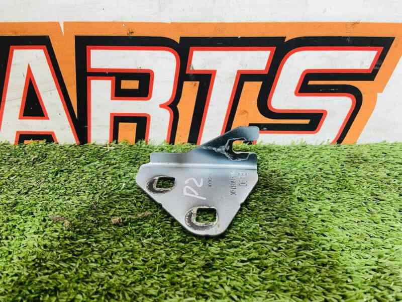 J9C2955 Left rear wing bracket Jaguar E-Pace X540 (2017-) Used cost  € in stock 1 pcs.