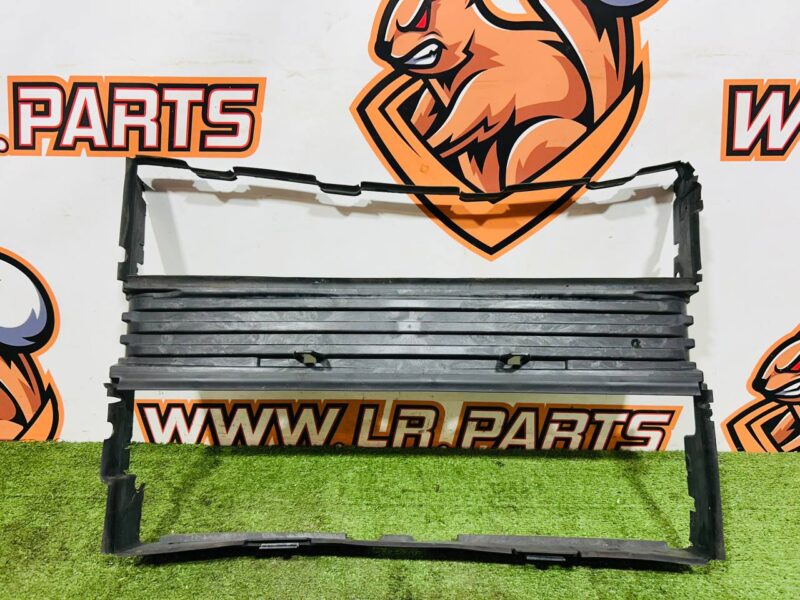 J9C3982 Radiator deflector central Jaguar E-Pace X540 (2017-) Used cost 80 € in stock 1 pcs.