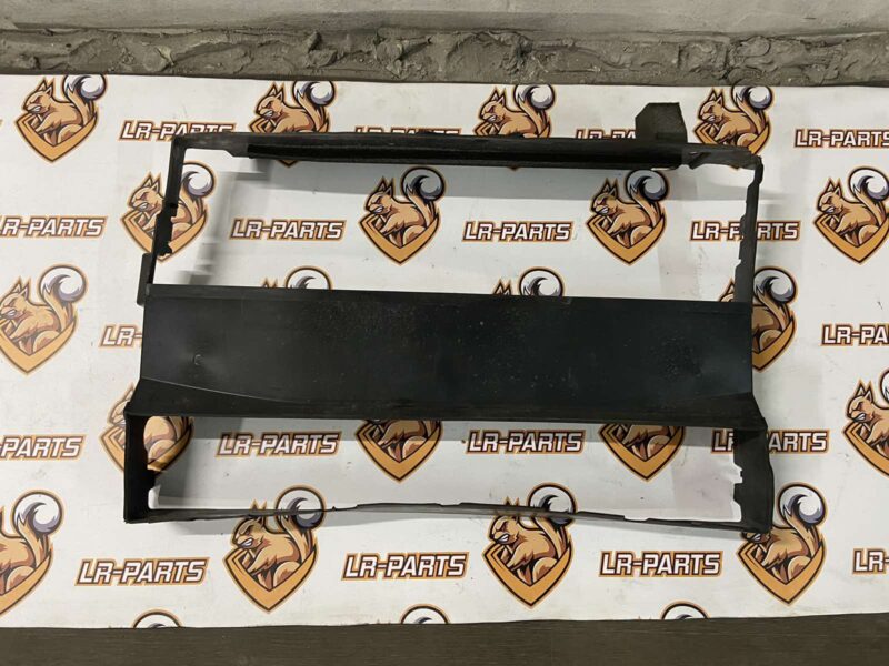 J9C3982 Radiator deflector central Jaguar E-Pace X540 (2017-) Used cost 80 € in stock 1 pcs.
