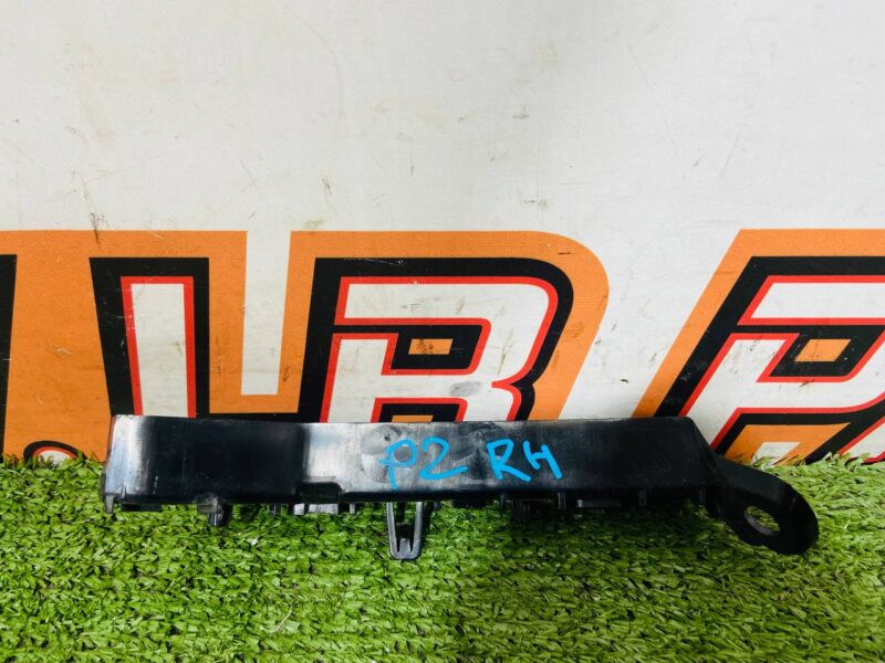 J9C4961 Front bumper mounting bracket right Jaguar E-Pace X540 (2017-) Used cost 12 € in stock 1 pcs.