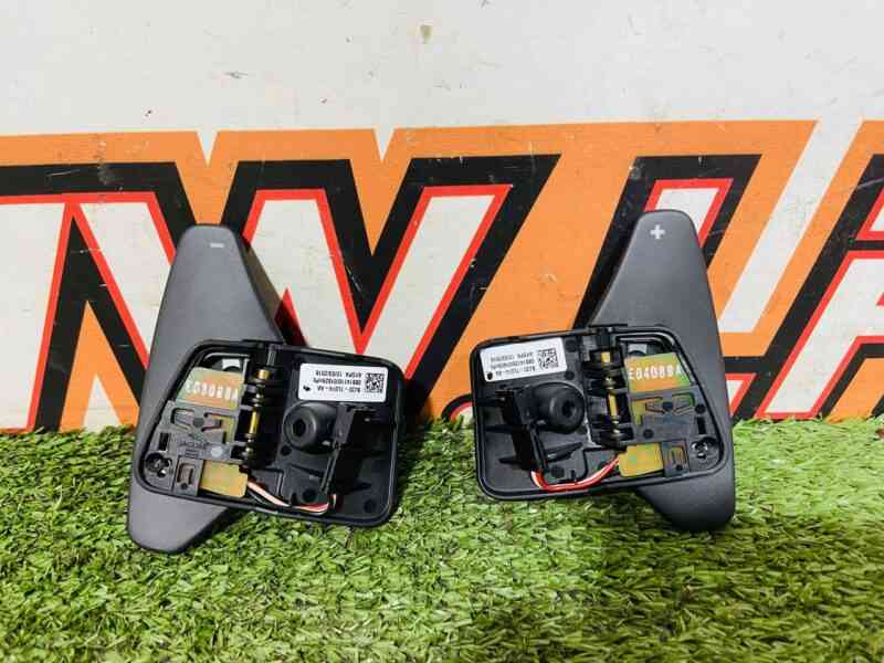 LR028874KIT Paddle shift kit Range Rover Velar L560 (2018-) Used cost  € in stock 1 pcs.