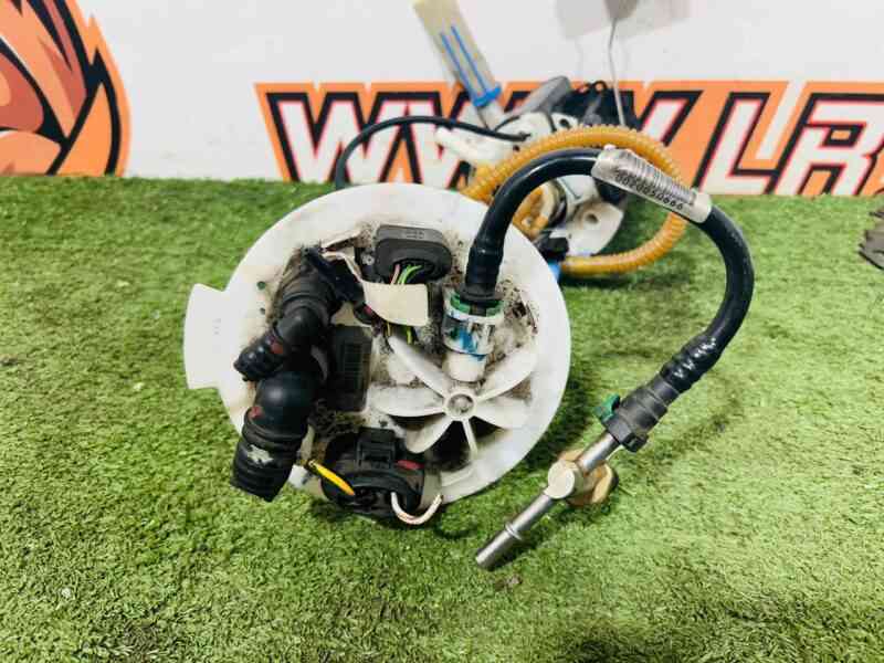 LR048891 Fuel pump Range Rover L405 (2013-2021) Used cost  € in stock 3 pcs.