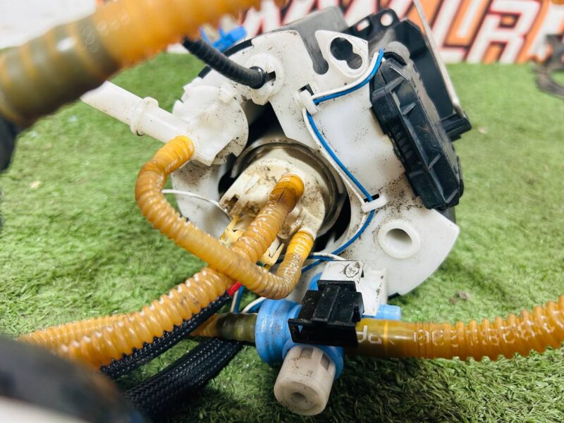 LR048891 Fuel pump Range Rover L405 (2013-2021) Used cost  € in stock 3 pcs.